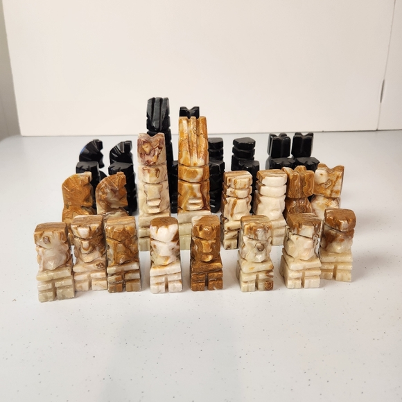 Vintage Complete 32 Piece Aztec Mexico Chess Set Carved Stone Marble Quartz 70s - Picture 8 of 8